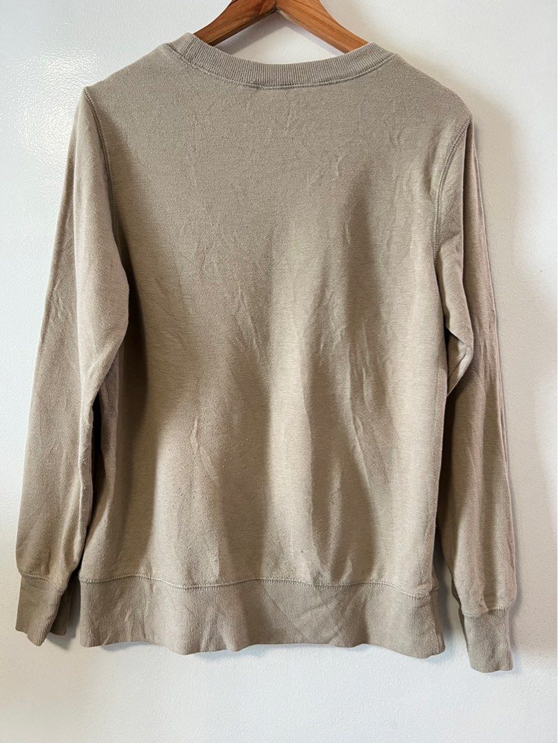 The North Face Women's Pullover Sweater Beige Size Medium (Category: Coats, Jackets and Outerwear) located in Pasig City. Submitted by awesamdeclutters (Listing ID 1399971498, Image 2). Description: Size on tag: Medium Dimensions: 20w x 26.5l.