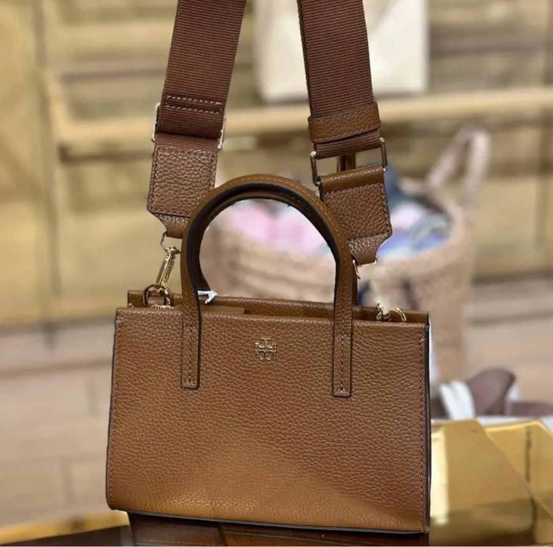 Tory burch blake mini tote (Category: Luxury Bags & Wallets) located in Cebu City. Submitted by forless.ph (Listing ID 1399961987, Image 1). Description: Authentic!!! New arrival 🇺🇸 Good as new!!! Black and brown avail colors.