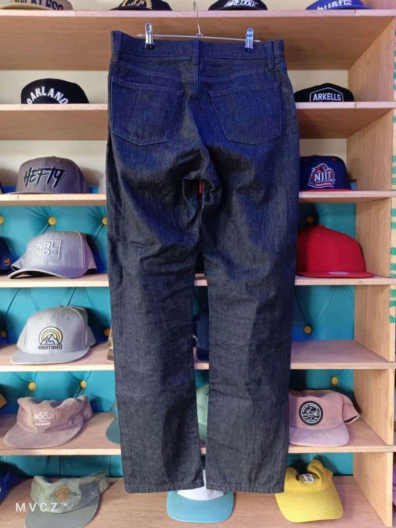 Uniqlo Jeans (Category: Jeans) located in Polomolok. Submitted by maczstuff (Listing ID 1399893771, Image 2). Description: - Dark wash Uniqlo jeans - Size: 29/73cm - Button closure with Helmut Lang logo - Material: 77% cotton, 23% recycled polyester - Classic five-pocket design - Condition: Good.