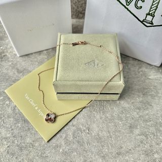 Van Cleef Arpels 2024 holiday pendant, 女裝, 飾物及配件, 頸鍊