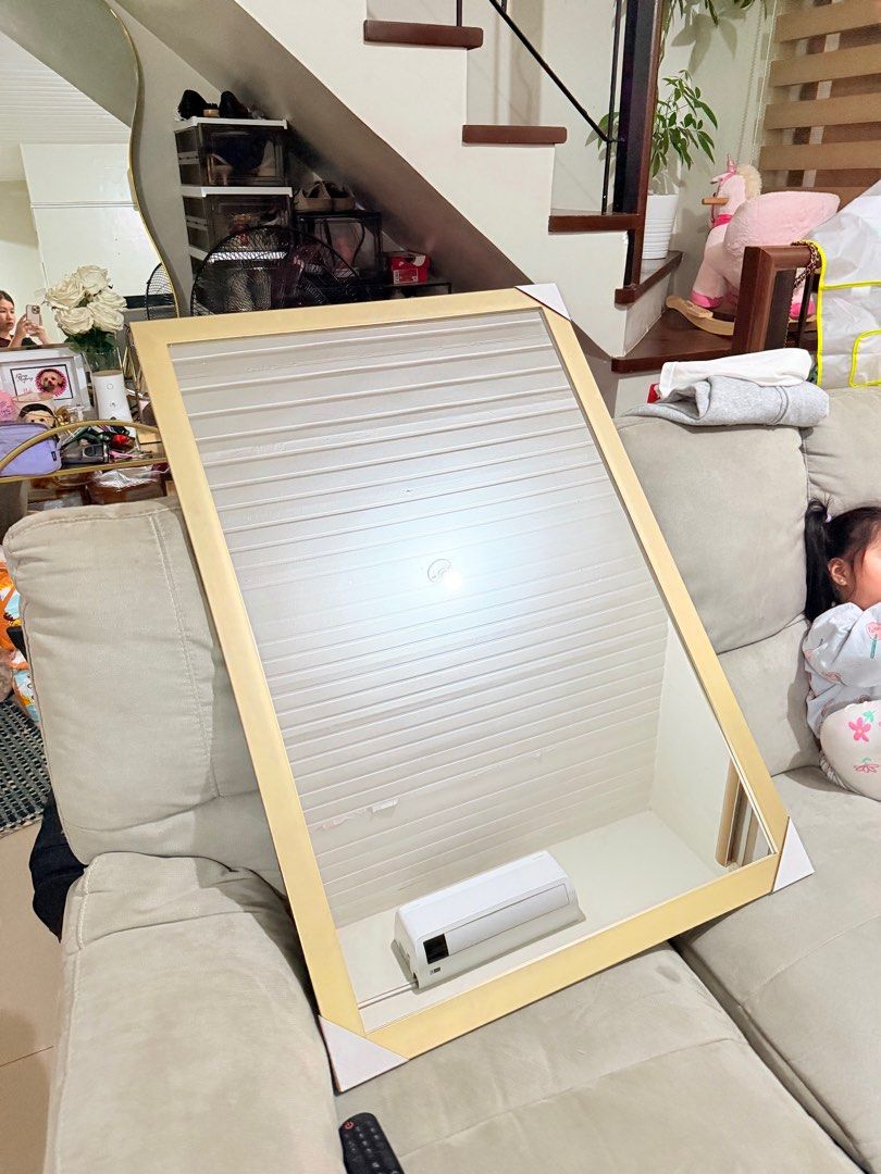 Wall Mirror Gold Frame (Category: Mirrors) located in Bacoor. Submitted by yunabanana (Listing ID 1400000149, Image 1). Description: .