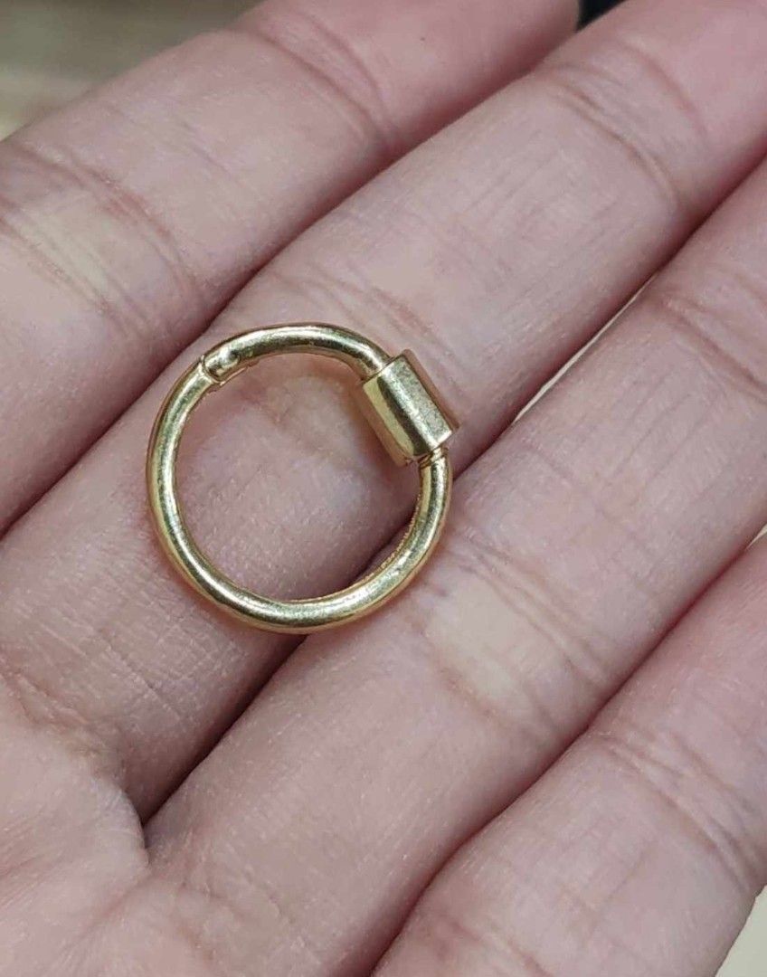 18K Saudi Gold Carabiner (Category: Charms) located in Manila. Submitted by RealGoldPawnable18K21K24K (Listing ID 1400061462, Image 1). Description: .