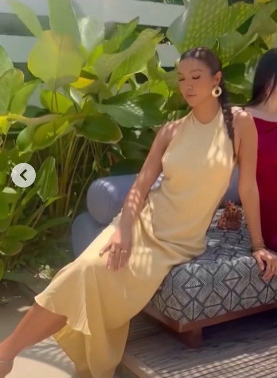araw the line halter dress (Category: Dresses) located in Manila. Submitted by peanutbutterclosetx (Listing ID 1400169449, Image 3). Description: 1,250 for 48 hrs/2 days 3,000 security deposit.