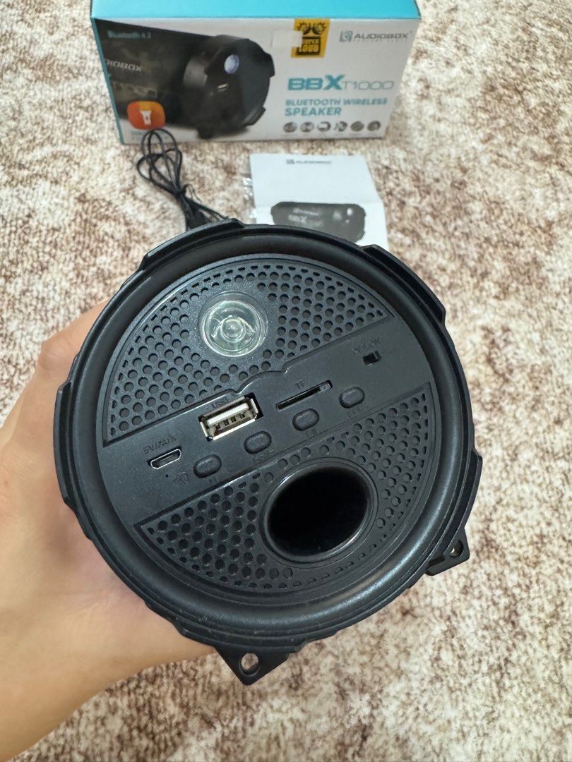 Bluetooth wireless speaker (Category: Portable Music Players) located in Naga. Submitted by meyceel (Listing ID 1400078777, Image 3). Description: .