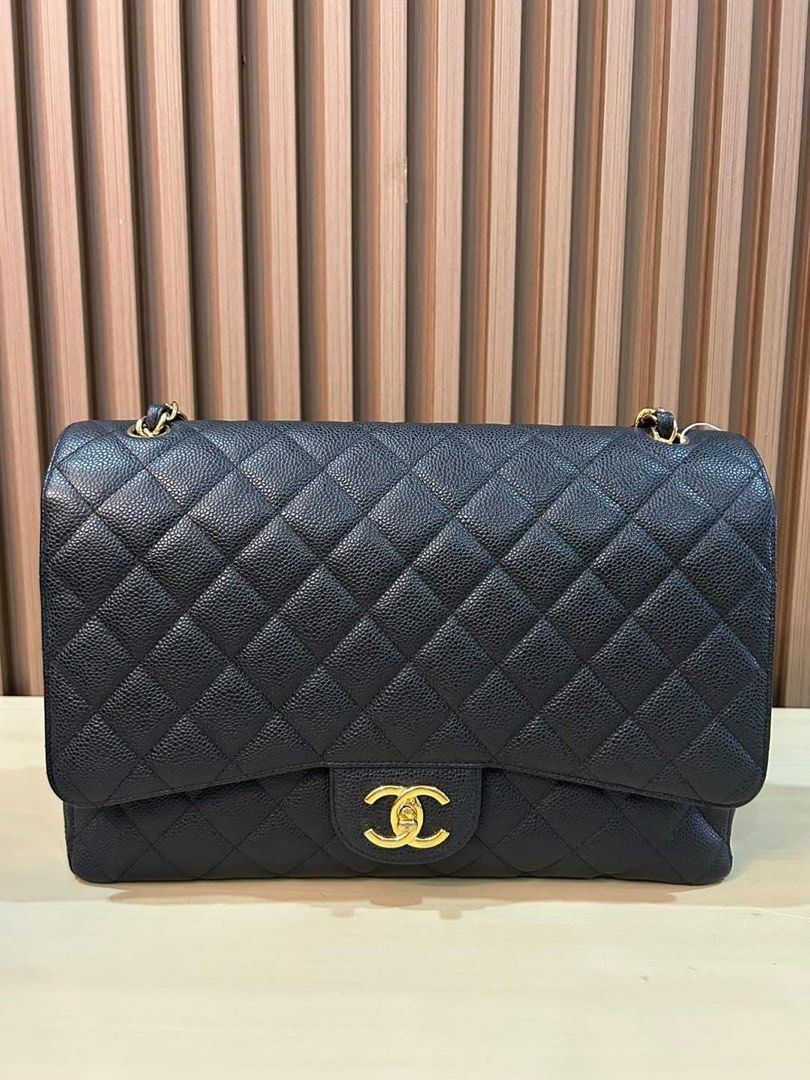 C H A N E L Maxi Classic Double Flap Bag (Category: Luxury Bags & Wallets) located in Manila. Submitted by bagislifeshop (Listing ID 1400090966, Image 2). Description: ☑️Available in Pampanga ✅ Serie 17 ✅Condition: 9/10 ✅Material: Caviar leather ✅Colour: Black in GHW ✅Size: 33 X 23 X 10CM ✅Inclusions: Dustbag, receipt and holo sticker intact .