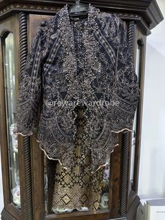 (Category: ) located in . Submitted by rewarewardrobe (Listing ID 1395652557, Image 1). Description: .