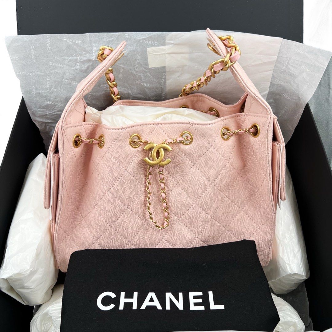 ⚜️Chanel 25 Light Pink bag (Category: Luxury Bags & Wallets) located in Makati City. Submitted by 90sangel (Listing ID 1400133050, Image 1). Description: •Item: Chanel 25 Small light pink bag ⚜️🩷👜 •Size: Small - microchipped •Condition: Gently Used, great condition Comes complete! *It’s the perfect bag to carry comfortably and effortlessly on a daily basis, anytime and anywhere. - Blackpink Jennie 🤍👜 *Complete inclusions! giftable — from runw