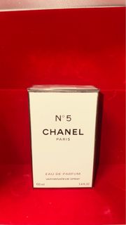 (Category: ) located in . Submitted by perfumetastic (Listing ID 1400163327, Image 1). Description: .