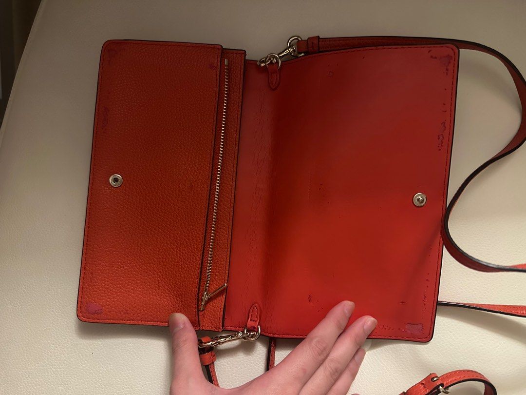 Coach Wallet Sling Bag (Category: Luxury Bags & Wallets) located in Antipolo. Submitted by aandhfinds (Listing ID 1400181802, Image 3). Description: Original Coach Wallet sling bag from USA .