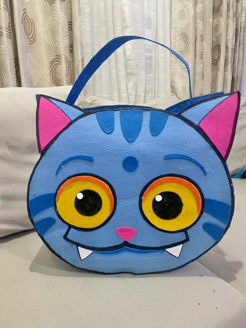 DEMUN HUNTER CAT HALLOWEEN CANDY BASKET (Category: Everything Else Others) located in Imus. Submitted by oleus0402 (Listing ID 1400013577, Image 2). Description: MATERIAL FELT MEASUREMENT 17x17x6.5 INCHES LOCATION IMUSE.