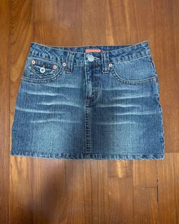 (Category: ) located in . Submitted by smiskilover12345 (Listing ID 1400142293, Image 1). Description: .