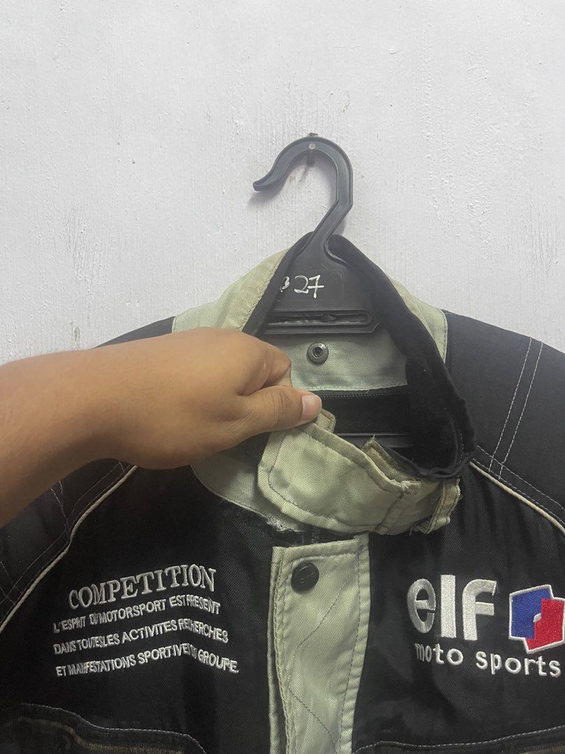 Elf Jacket (Category: Coats, Jackets and Outerwear) located in Kota Bharu. Submitted by sellclothesandbag (Listing ID 1400131722, Image 3). Description: p 25.5 L 26 bhgian lengan kena jahit sahaja / ada kesan kegunaan / kotoran manja perlu cuci size L grey color.