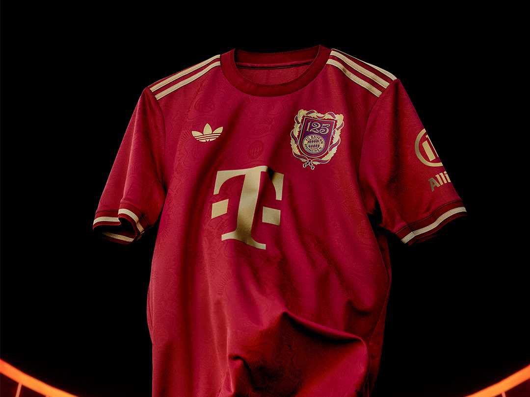FC Bayern 125th Anniversary Kit, Men's Fashion, Activewear on