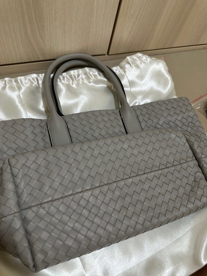 Genuine Leather Hand Bag from Italy (Category: Shoulder Bags) located in Mandaluyong City. Submitted by _alyd04 (Listing ID 1400135351, Image 2). Description: Genuine leather hand bag from Italy. Bought from Pauwyfinds on IG. Used for a few times. With flaws as shared on the photos but not noticeable. Ref: Decluttering MOP: BPI or Gcash; payment first before delivery.