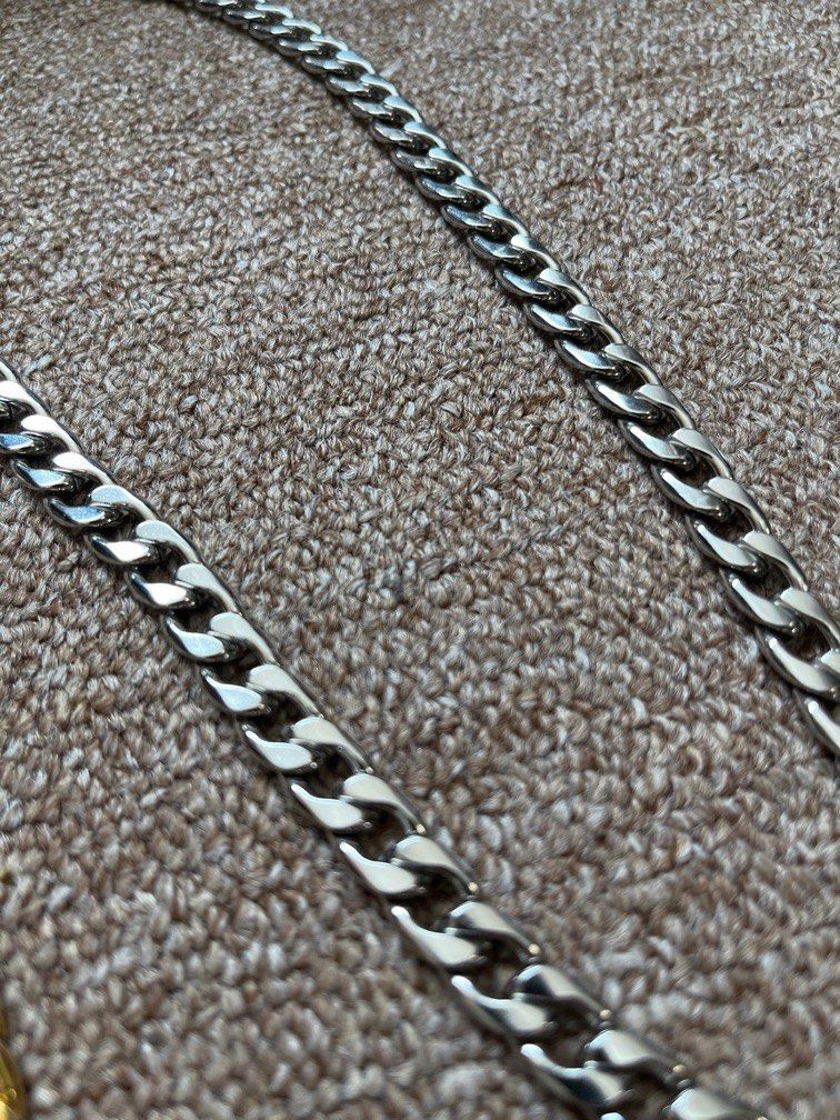 Gold and Silver Stainless Steel Chain (Category: Jewelry) located in Manila. Submitted by ryan122707 (Listing ID 1400053696, Image 2). Description: 1,200each 2000 for both.