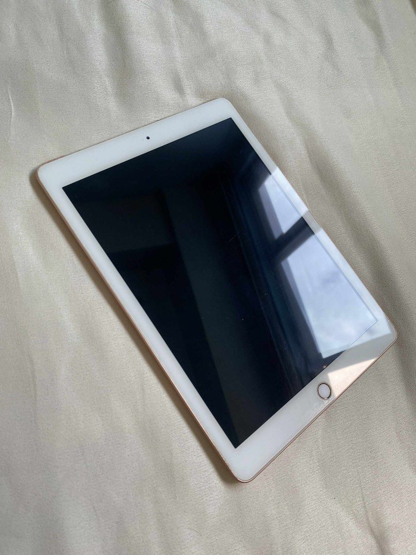 iPad 6th Gen Wifi + Cellular 128 gb (Category: iPad) located in Manila. Submitted by lizthetics (Listing ID 1400169020, Image 2). Description: BASIC: Ipad 6th Gen - Rosegold 128gb Wifi + Cellular Used SPECIFICS: Display - Size: 9.7 inches - Resolution: 2048 x 1536 pixels at 264 ppi - Type: LED-backlit Multi-Touch with IPS technology - Features: Fingerprint-resistant oleophobic coating Performance - Chip: Apple A10 Fusion chip with 64-bit architec