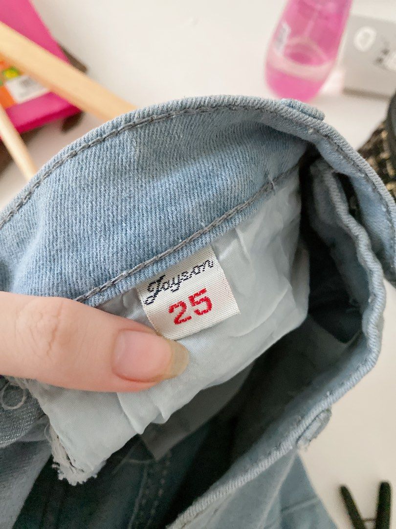 Jayson Flared Jeans (Size 25 & Length 39) (Category: Jeans) located in Dasmarinas. Submitted by molimoon (Listing ID 1400188965, Image 3). Description: KINDLY READ EVERYTHING. Please message me for more quiries! Item: Jayson Flared Jeans (Size 25) Note: - Flared - This was bought from the orange app - Never been used Measurements Waist: 25 inch Hip: 30 inch Overall Length: 39 inch MOP: Gcash (shipping will be done upon full payment) MOD: GOGO EXP