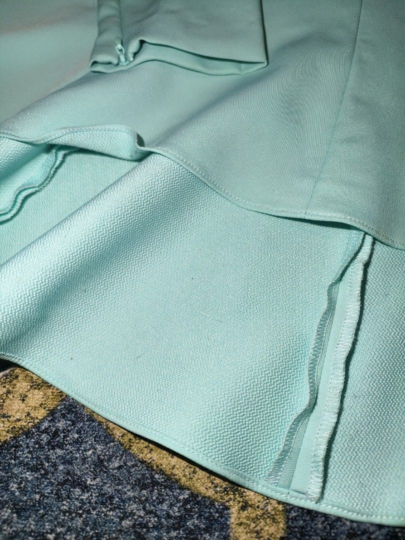 Jovian Mint Green Dress - Size S (Category: Dresses) located in Shah Alam. Submitted by adawiyah21 (Listing ID 1400160804, Image 2). Description: warna mint green size s bahu 14inci dada 17inci labuh depan 25inci belakang 30inci labuh tangan 21inci baju belah dlm ada bulu sikit boleh trim ada kotor sikit belakang.