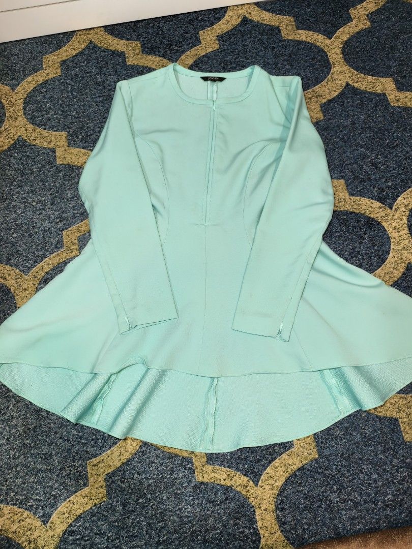 Jovian Mint Green Dress - Size S (Category: Dresses) located in Shah Alam. Submitted by adawiyah21 (Listing ID 1400160804, Image 1). Description: warna mint green size s bahu 14inci dada 17inci labuh depan 25inci belakang 30inci labuh tangan 21inci baju belah dlm ada bulu sikit boleh trim ada kotor sikit belakang.