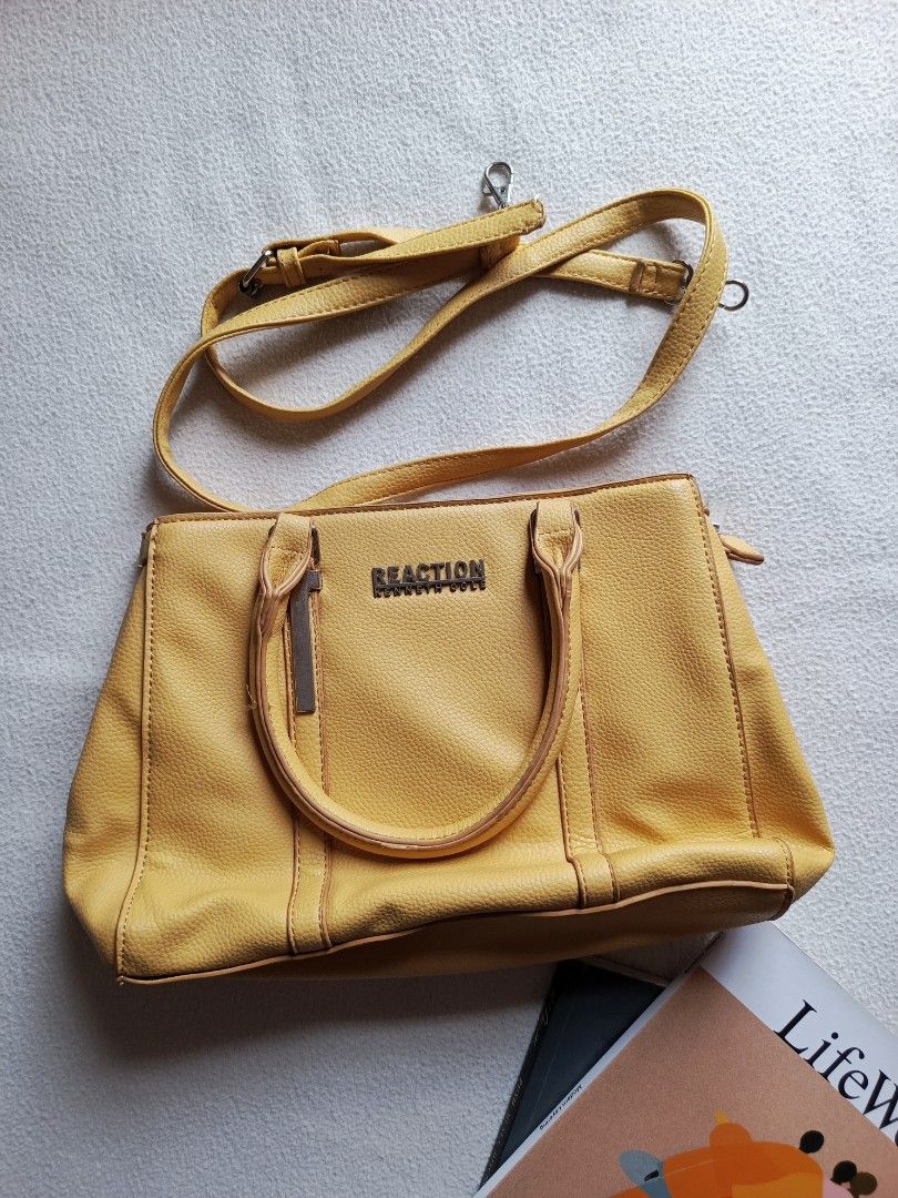 Kenneth Cole Reaction 2 Way Bag (Category: Luxury Bags & Wallets) located in Cavite. Submitted by aeries06 (Listing ID 1400013914, Image 1). Description: Kenneth Cole 2 Way Bag Has minimal stains inside kasi nastock lang 🥹 from US | never used.