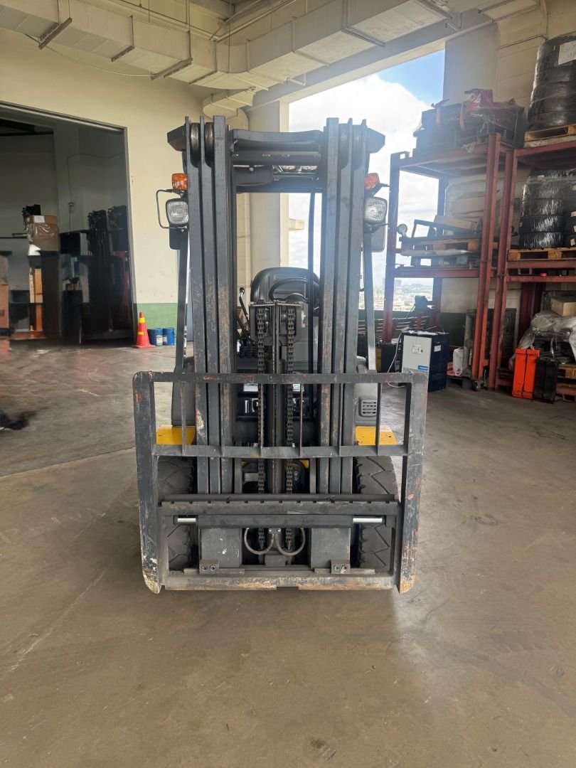 Komatsu 2.5ton Diesel Forklift / Truck (Category: Other Vehicles) located in Singapore. Submitted by mashgate (Listing ID 1400047464, Image 3). Description: KOMATSU Brand : Used KOMATSU Diesel Forklift Model : FD25T-17 / M228-367372 Actual Capacity : 2150kg at 500mm load centre. Max Lifting Height : 4500mm, 3 stage full free mast with side shifter Fork Length : 1220mm Accessories : Full light kits – Front & Rear, Signal Lights, Strobe Lights, Hor