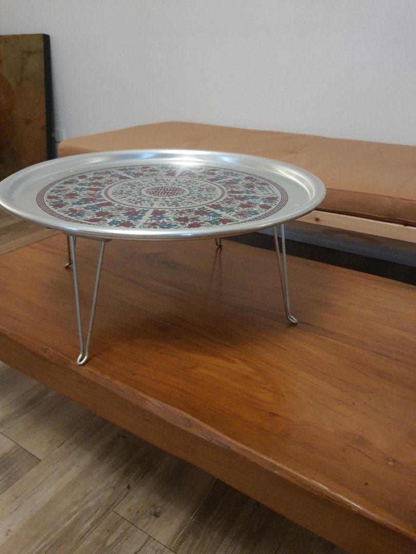 korean foldable Table (Category: Tables & Sets) located in Mandaluyong City. Submitted by shark198 (Listing ID 1400132146, Image 2). Description: This is from korea light but very sturdy table 50cm in diameter 21cm high.