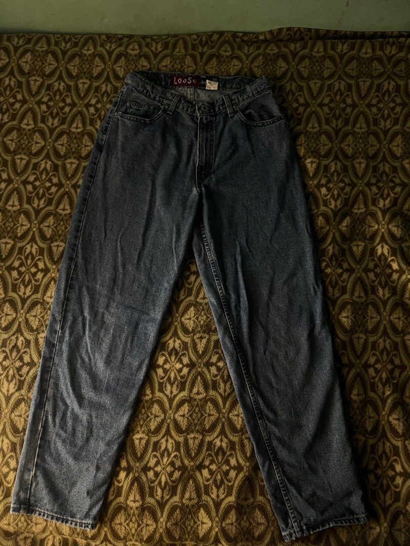 Levi's Silver Tab Loose Fit Jeans (Category: Jeans) located in Iligan City. Submitted by antonioibo024 (Listing ID 1400043083, Image 2). Description: - Levi's Silver Tab loose fit jeans - Size: W31 L30 - Medium wash - Classic five-pocket design - Button and zipper closure - Levi's logo on back pocket - Made of denim.