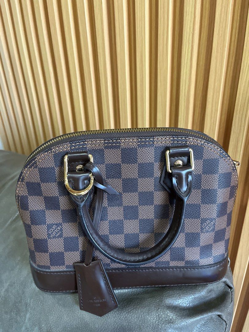Louis Vuitton Alma BB bag no strap (Category: Luxury Bags & Wallets) located in Quezon City. Submitted by andrea11171999 (Listing ID 1400100242, Image 1). Description: .
