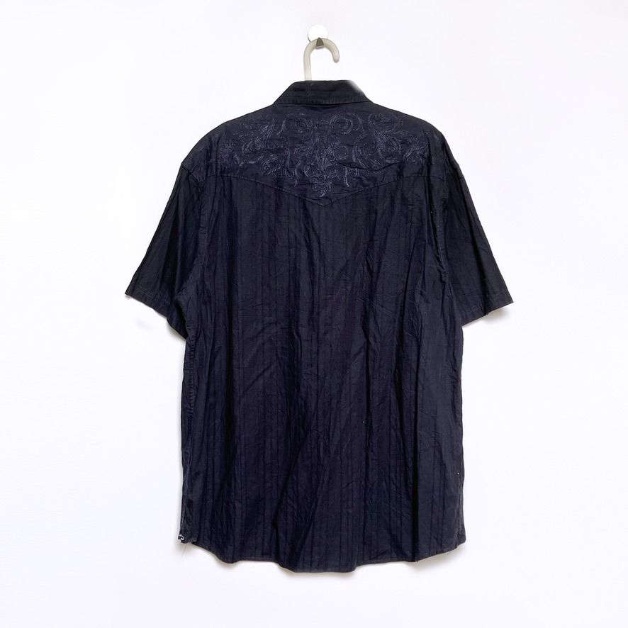 MARC ECKO – Deep Navy Short Sleeve Shirt (Category: Formal Shirts) located in Taguig. Submitted by shopharee (Listing ID 1400045608, Image 2). Description: MEASUREMENTS ('Laid Flat' in Inches): 🔸 Shoulder : 20.00'' 🔸 Pit to Pit : 25.00'' 🔸 Sleeves : 10.00'' 🔸 Length : 30.00'' 🔸 Bottom : 25.00'' ITEM CONDITIONS: 🔸 Material Quality: 10/10 🔸 Color rating: 9.5/10 🔸 Appearance: 10/10 🔸 Minimal signs of usage. 🔸 See photos for more details. �