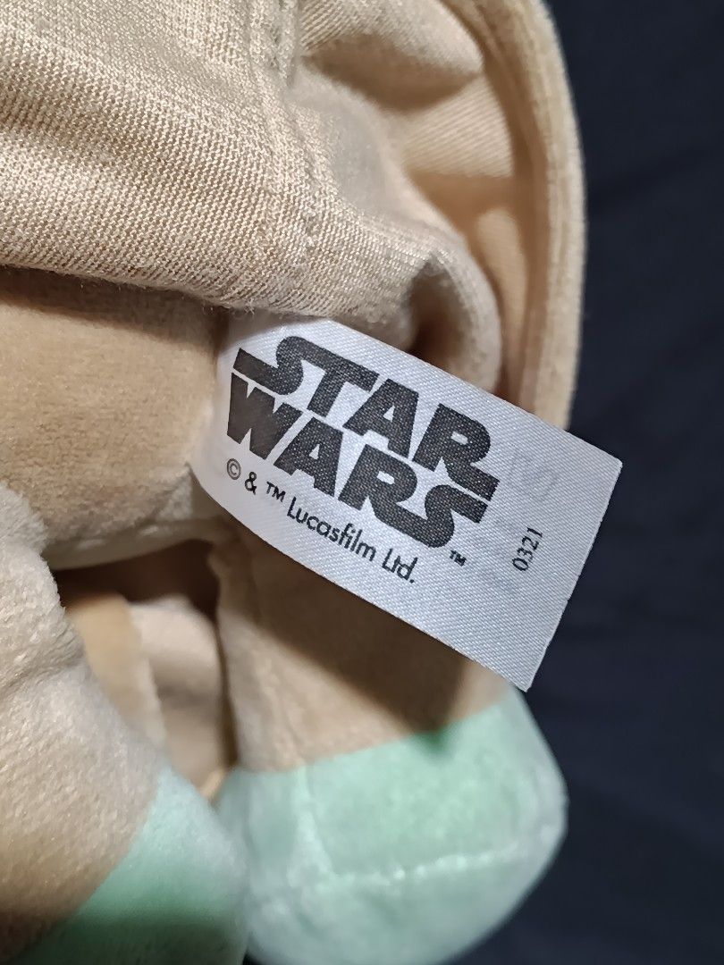Official Star Wars Yoda Plush (Category: Plushies & Soft Toys) located in Compostela. Submitted by buenaflora04681 (Listing ID 1400174559, Image 2). Description: 8-10 inches.