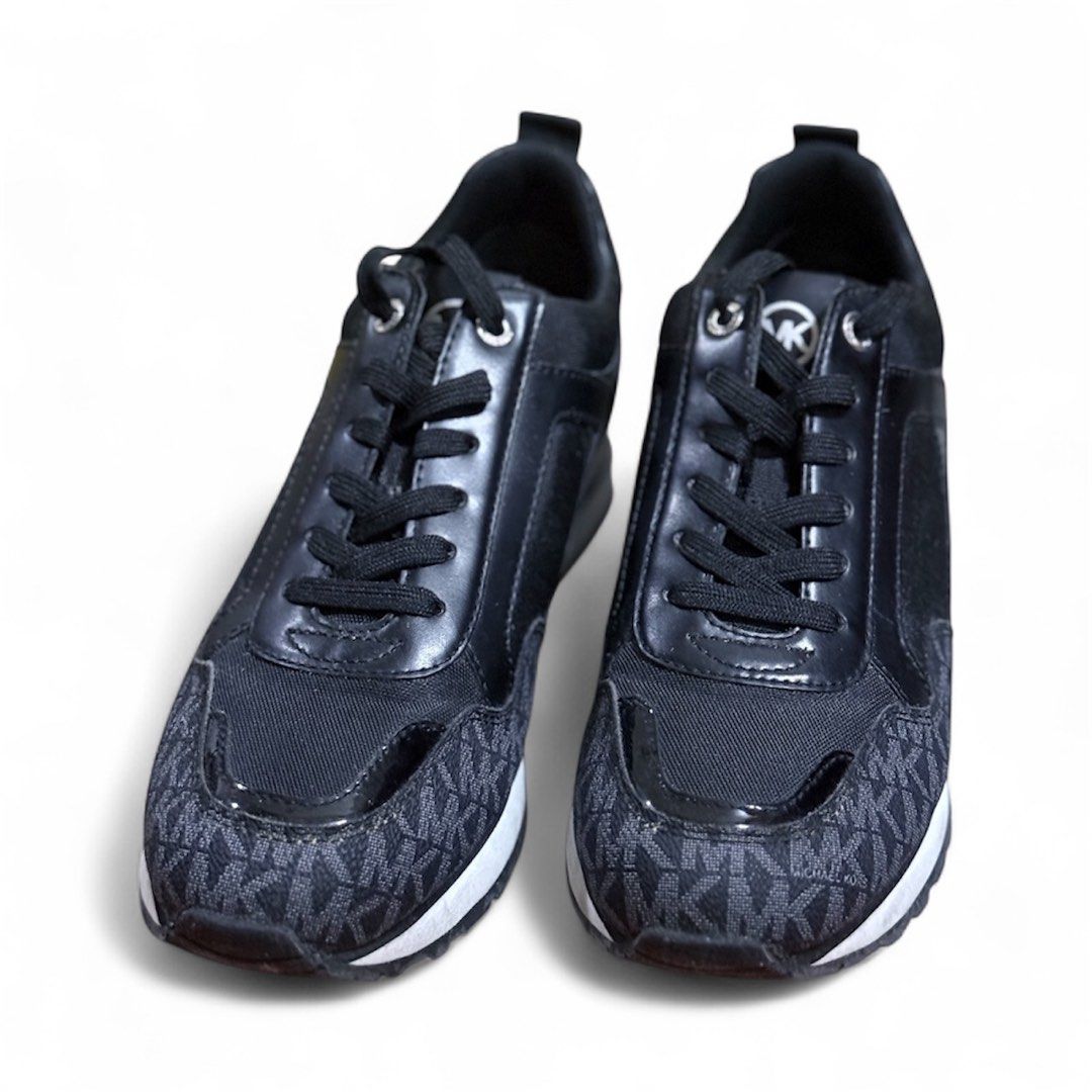 Original Michael Kors sneakers (Category: Sneakers) located in Taguig. Submitted by cathtorre21 (Listing ID 1400171970, Image 3). Description: Original MK sneakers bought in Canada Size: US 7 .