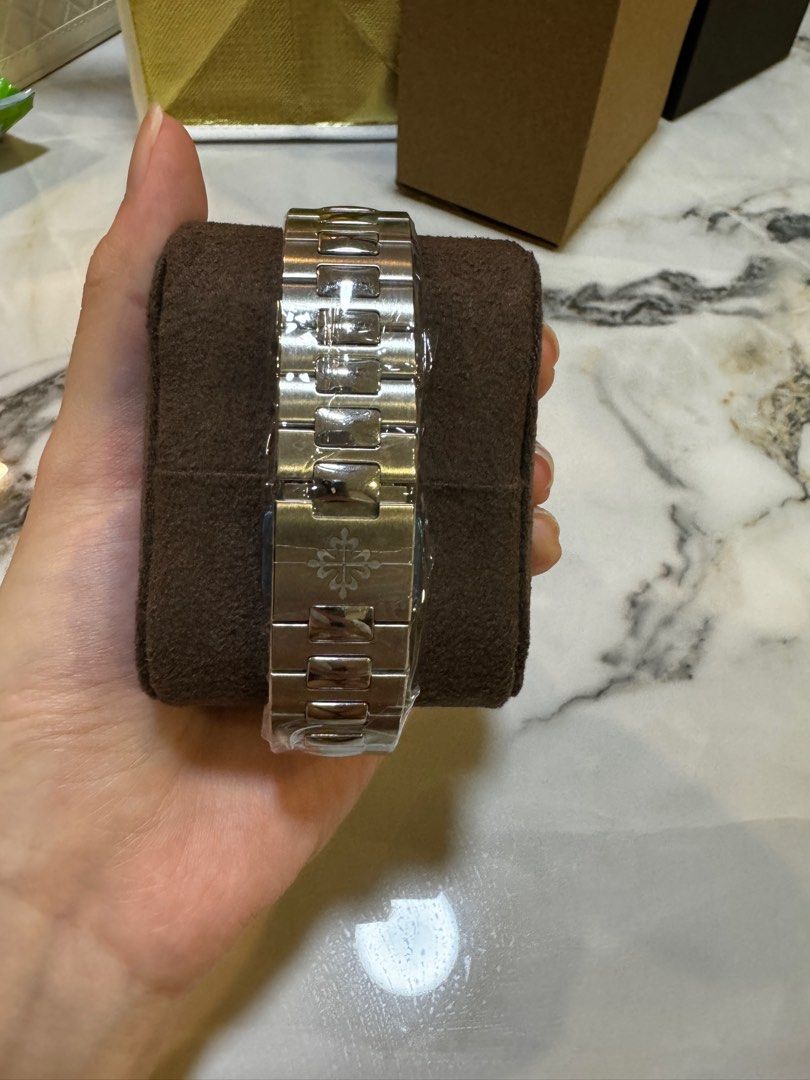 Patek Philippe 5990/1A-011 Brand New (Category: Watches) located in Singapore. Submitted by buttercup898 (Listing ID 1400059446, Image 2). Description: Mar 2023 Patek Philippe Nautilus Bracelet 5990/1A-011 PP Sunburst Blue Dial PW25427 Brand: Patek Philippe Model: 5990/1A-011 Condition: New Dial: Sunburst Blue Case Diameter: 40.5mm Material: Stainless Steel Original Box: Yes Original Cert/Papers: Yes Dated: Mar 2023 Warranty: Manufacturer’S Warra