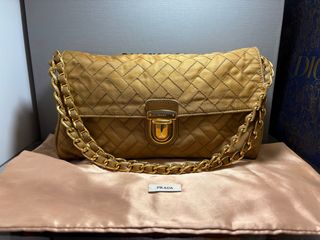 (Category: ) located in . Submitted by heiresslovecloset (Listing ID 1400138857, Image 1). Description: .