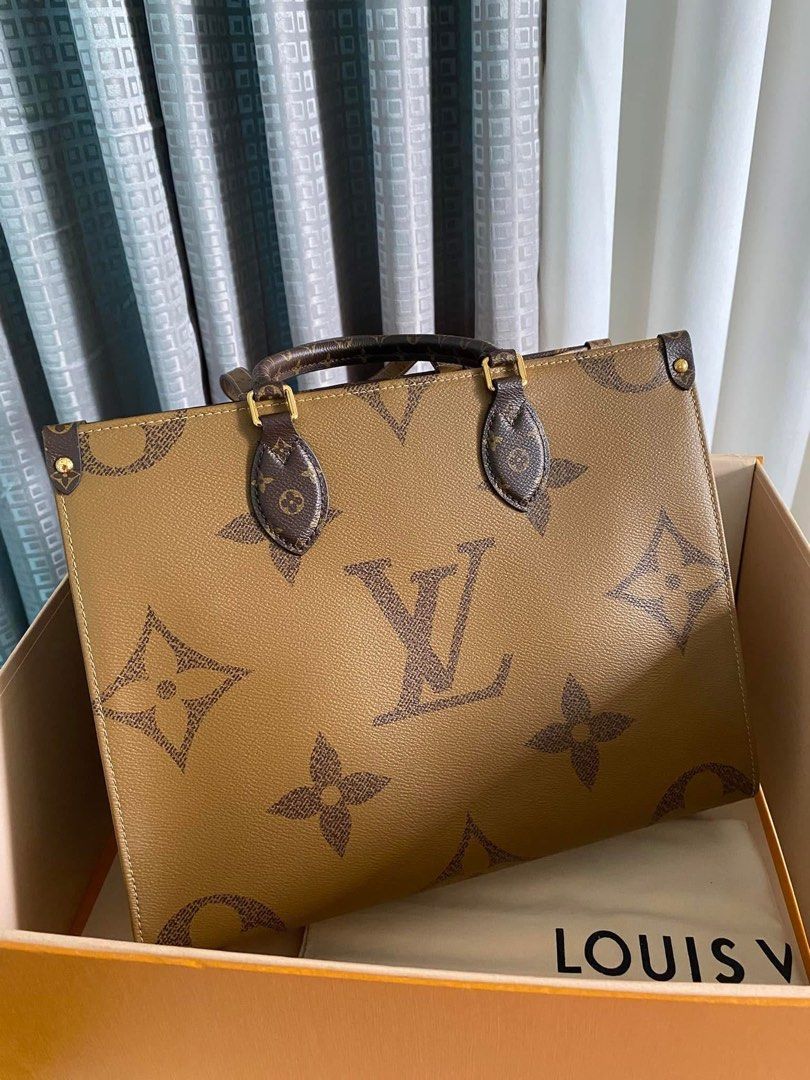 Preloved Lv On the Go (Category: Luxury Bags & Wallets) located in Manila. Submitted by bagsandshoesmanymore (Listing ID 1400038484, Image 2). Description: Preloved Lv on the Go Size 34cm Fits macbook air13 Good condition Actual picture posted Please read before you order 👉🏻❗️Payment first before shipping ❗️Cut off time of payment 11am sameday delivery ❗️NO MEET UP / NO PICK UP ❗️ORDER CANNOT BE CANCELLED ❗️PLEASE DON’T BUY IF YOU ARE IN DOUBT 