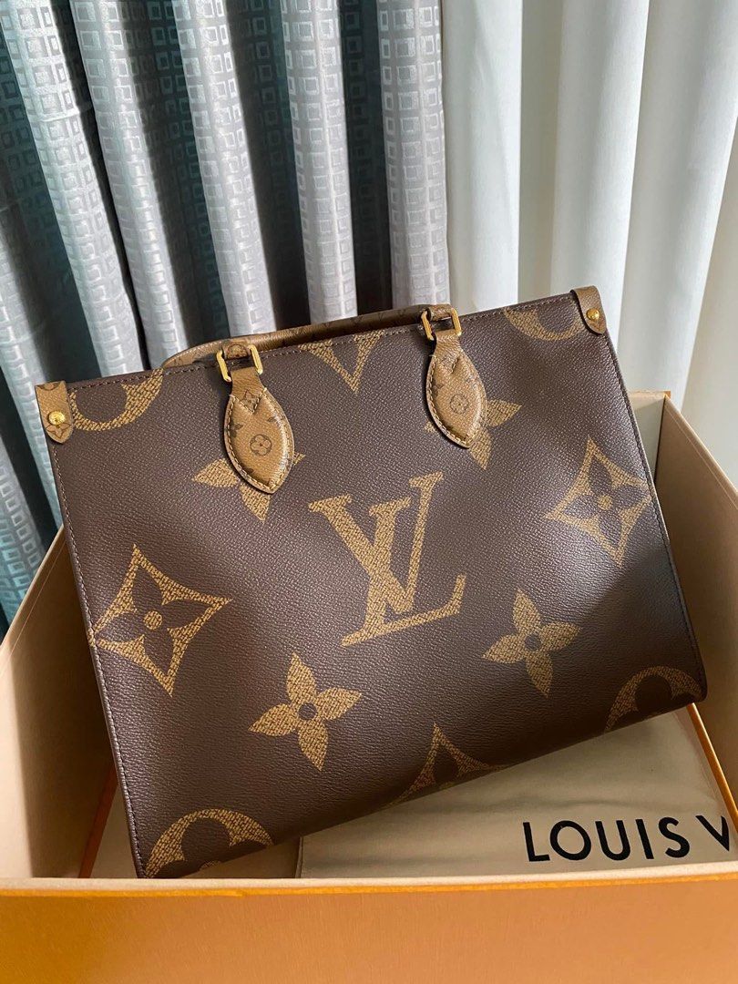 Preloved Lv On the Go (Category: Luxury Bags & Wallets) located in Manila. Submitted by bagsandshoesmanymore (Listing ID 1400038484, Image 1). Description: Preloved Lv on the Go Size 34cm Fits macbook air13 Good condition Actual picture posted Please read before you order 👉🏻❗️Payment first before shipping ❗️Cut off time of payment 11am sameday delivery ❗️NO MEET UP / NO PICK UP ❗️ORDER CANNOT BE CANCELLED ❗️PLEASE DON’T BUY IF YOU ARE IN DOUBT 