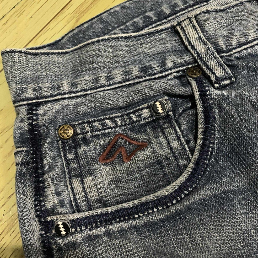 Quicksilver Jeans Men's (Category: Jeans) located in Bulacan. Submitted by ridersthrift_ph (Listing ID 1400095796, Image 3). Description: Quicksilver Jeans Men's Size 30 Men's - 30-31 inches Waistline Actual - 41 inches Length - 7 inches Leg Opening Check flicks for details 999php Free Shipping (payment first basis) Gcash / BPI Bulacan 📍.