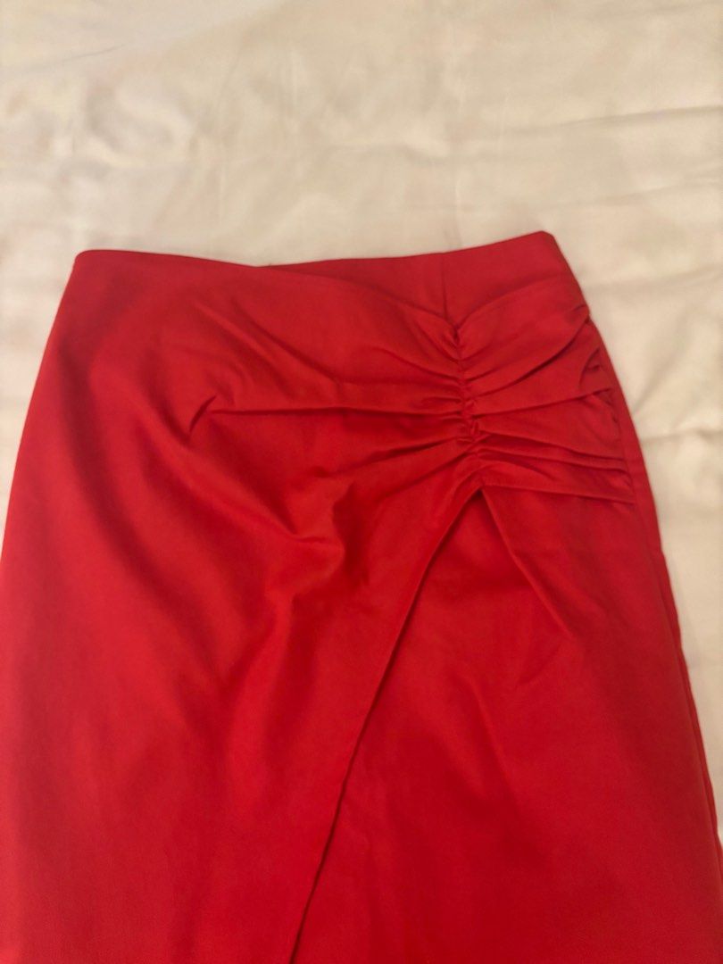 Red Rouched Midi Skirt with Slit (Category: Skirts) located in Manila. Submitted by b_fashion_closet (Listing ID 1400126050, Image 2). Description: Brand is Osmose from Singapore Color Red Size XS.