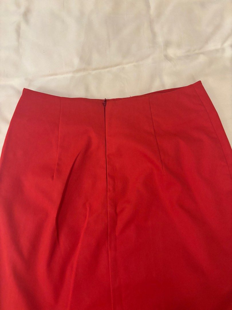 Red Rouched Midi Skirt with Slit (Category: Skirts) located in Manila. Submitted by b_fashion_closet (Listing ID 1400126050, Image 3). Description: Brand is Osmose from Singapore Color Red Size XS.