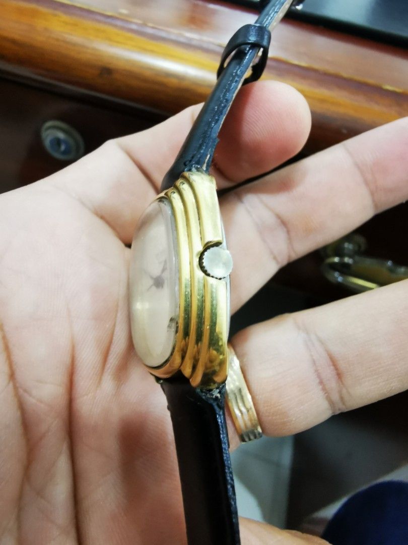 Richard Geneve Automatic Watch (Category: Luxury Watches) located in Makati City. Submitted by greatbuysmnl (Listing ID 1400037865, Image 2). Description: Vintage Richard Geneve Automatic Watch Gold plated In good working condition.