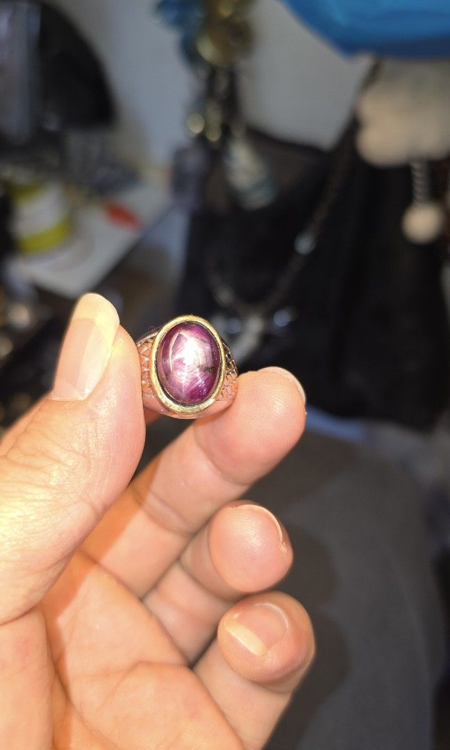 Ruby star (Category: Jewelry) located in Singapore. Submitted by pak.anchos (Listing ID 1400063337, Image 3). Description: batu ruby star ring size 22.