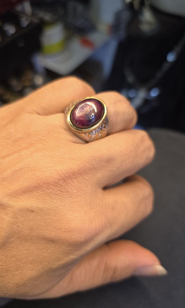 Ruby star (Category: Jewelry) located in Singapore. Submitted by pak.anchos (Listing ID 1400063337, Image 2). Description: batu ruby star ring size 22.