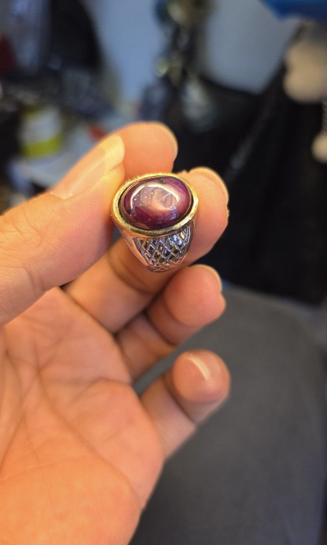 Ruby star (Category: Jewelry) located in Singapore. Submitted by pak.anchos (Listing ID 1400063337, Image 1). Description: batu ruby star ring size 22.