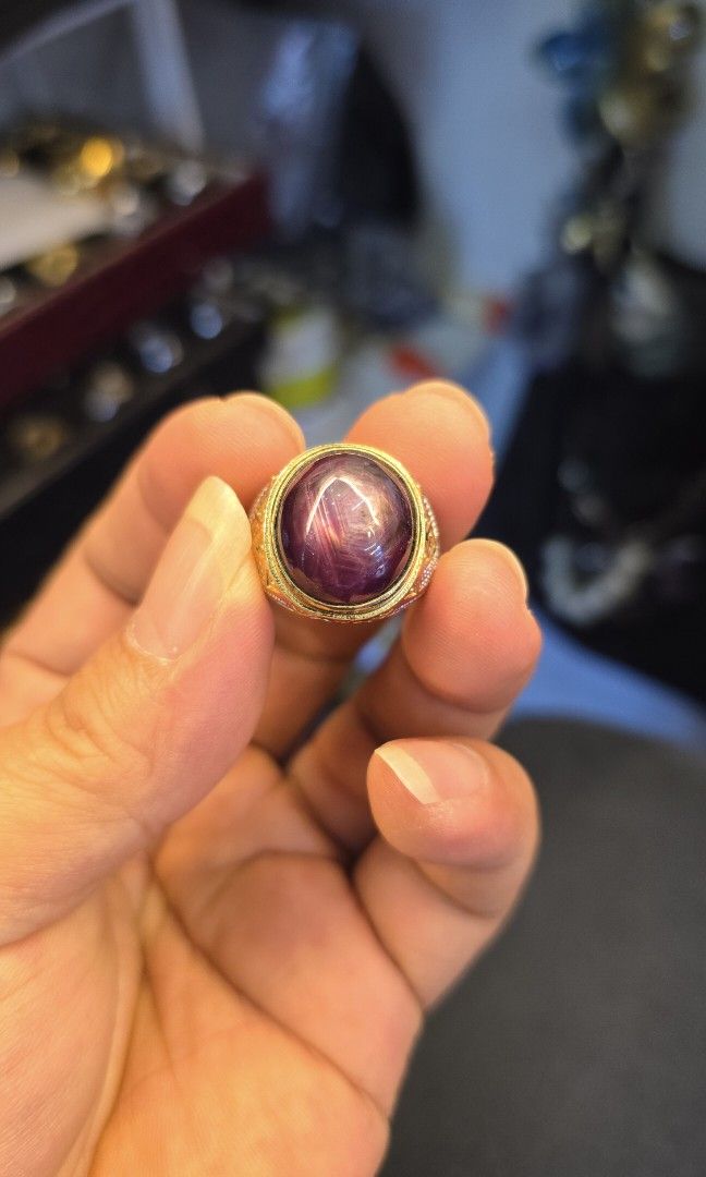 Ruby star (Category: Jewelry) located in Singapore. Submitted by pak.anchos (Listing ID 1400063588, Image 3). Description: baru ruby star ring size 22.