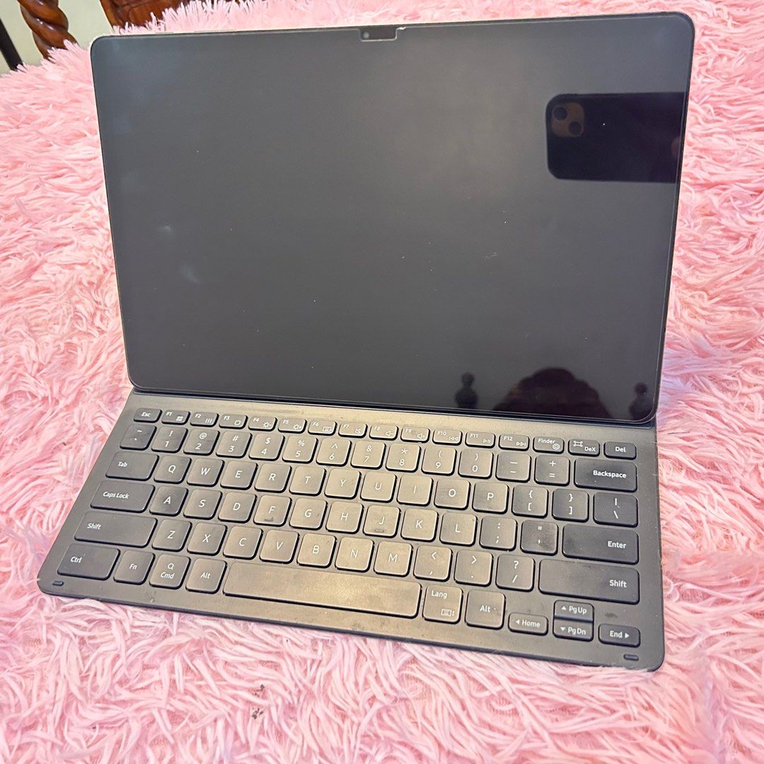 Samsung S7 Fe with Keyboard (Category: Android) located in Manila. Submitted by yana11135 (Listing ID 1400138709, Image 1). Description: .