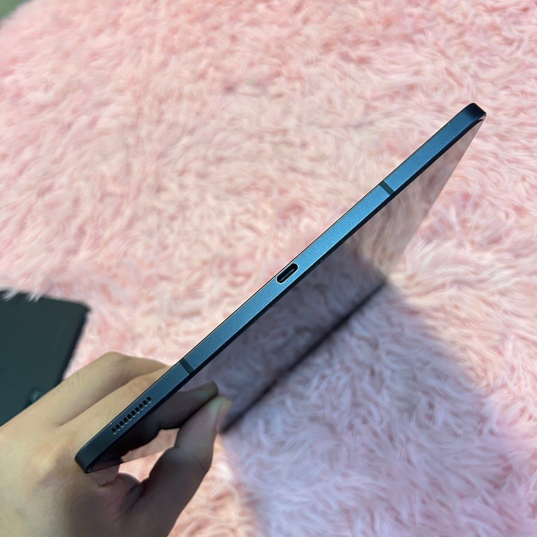 Samsung S7 Fe with Keyboard (Category: Android) located in Manila. Submitted by yana11135 (Listing ID 1400138709, Image 3). Description: .