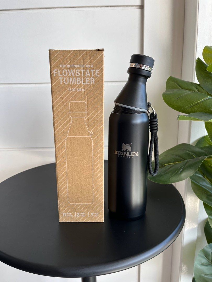 Stanley All Day Slim Bottle 0.6L (Category: Water Bottles & Tumblers) located in Candelaria. Submitted by pinkykeenshop (Listing ID 1400025277, Image 2). Description: .