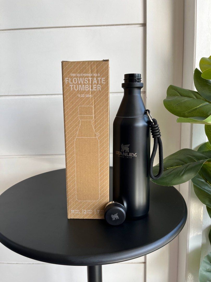 Stanley All Day Slim Bottle 0.6L (Category: Water Bottles & Tumblers) located in Candelaria. Submitted by pinkykeenshop (Listing ID 1400025277, Image 1). Description: .