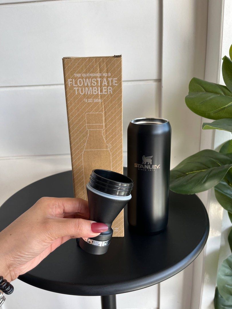 Stanley All Day Slim Bottle 0.6L (Category: Water Bottles & Tumblers) located in Candelaria. Submitted by pinkykeenshop (Listing ID 1400025277, Image 3). Description: .