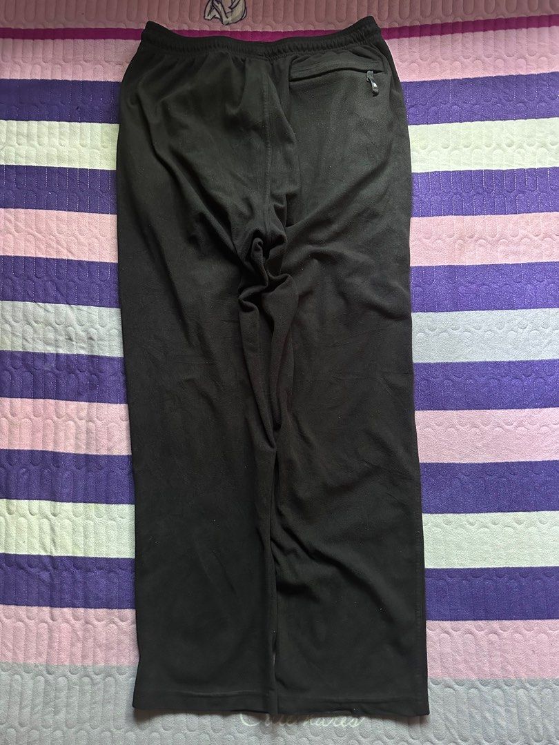 TNF sweat pants TKA100 black (Category: Activewear) located in San Jose. Submitted by custodiokhen (Listing ID 1400071956, Image 2). Description: Medium on tag W 32-38 L 39 Embroidery Logo of TNF at the bottom .