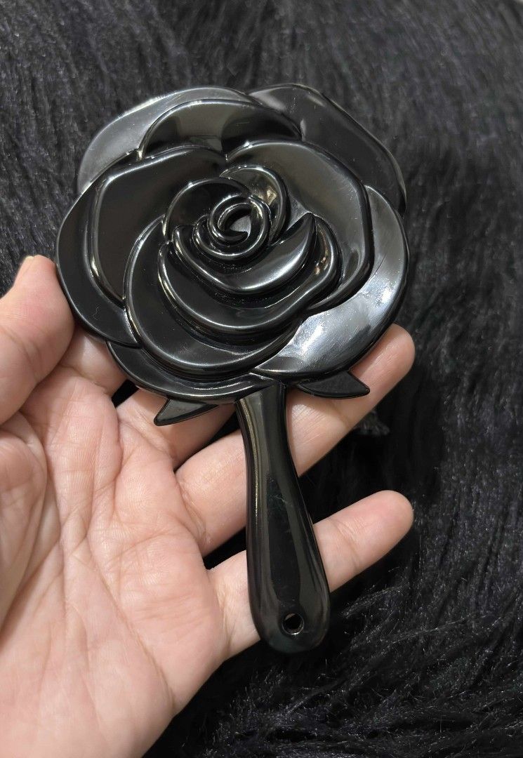 Vanity Mirror & Hair Comb (Category: Mirrors) located in Manila. Submitted by dallecloset_ii (Listing ID 1400076793, Image 2). Description: .